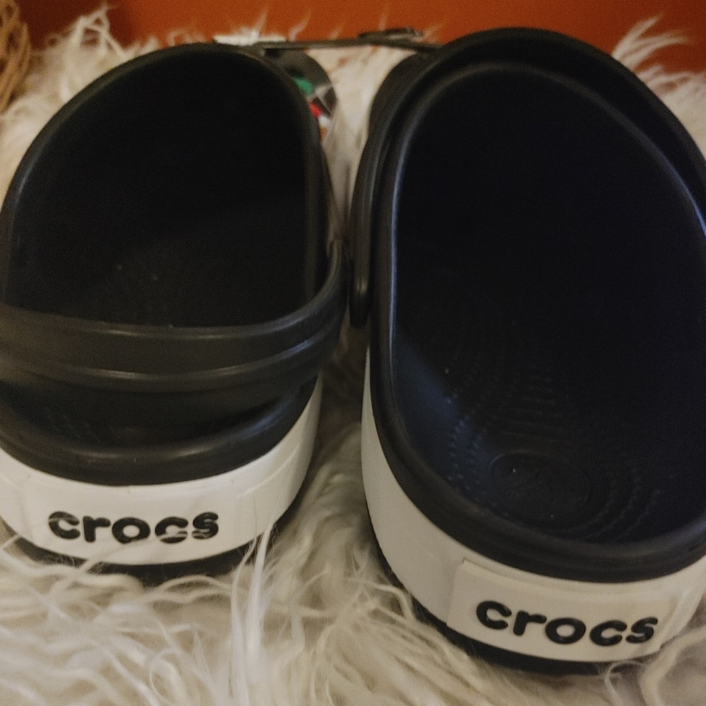 Crocs with 4 piece charm